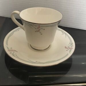 ROYAL DOULTON Vintage 1982 Carnation Tea Cup Saucer Floral Pink Grey Flowers